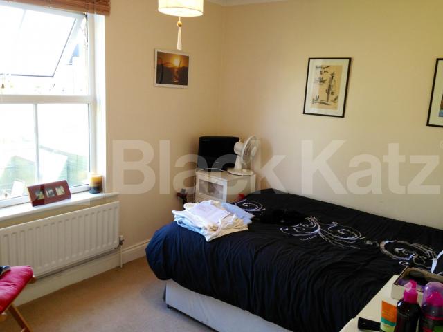 			LET, 3 Bedroom, 1 bath, 1 reception Mews House			 Harper Mews, Garratt Lane , Earlsfield